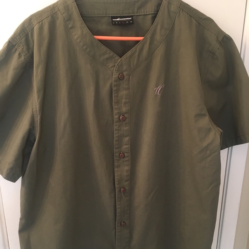 The Hundreda button up tee - Extra Large